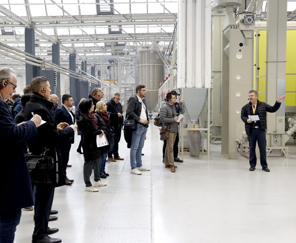 profine postrojenje za recikliranje ima impresivan kapacitet od 15.000 tona godišnje, postavljajući nove standarde za tvrtku.